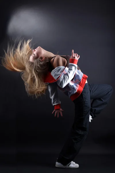 Junge moderne Tänzerin in Aktion — Stockfoto