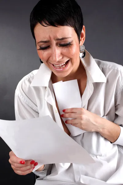 Плохие новости - депрессия женщина со слезами — стоковое фото