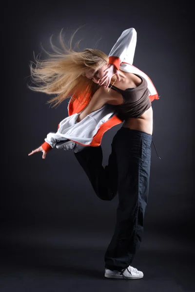 Kadın modern dansçı — Stok fotoğraf