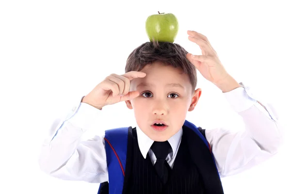 Школьник с рюкзаком и яблоком — стоковое фото