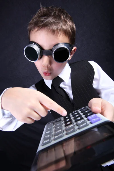 Chlapec s kalkulačkou — Stock fotografie