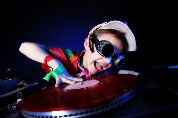 Cool niño DJ en acción — Foto de Stock