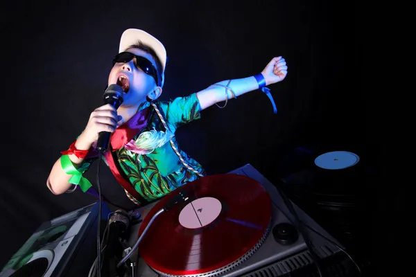 DJ anak keren dalam aksi — Stok Foto