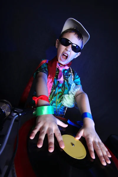 Cool kid DJ em ação — Fotografia de Stock