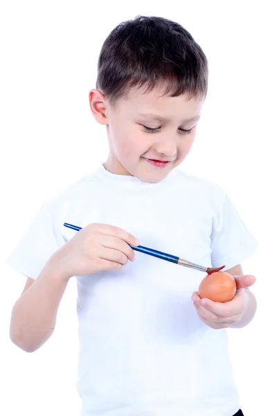 Boy painting easter egg — Stock Photo, Image