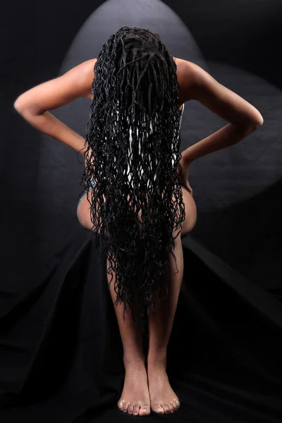 Afro-amerykański kobieta z długich włosów — Zdjęcie stockowe