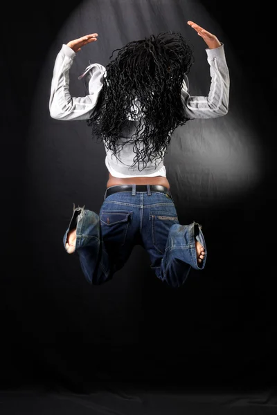 Bailarina afroamericana en salto — Foto de Stock