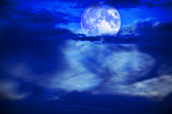 Ay gece güzel gökyüzü ile — Stok fotoğraf