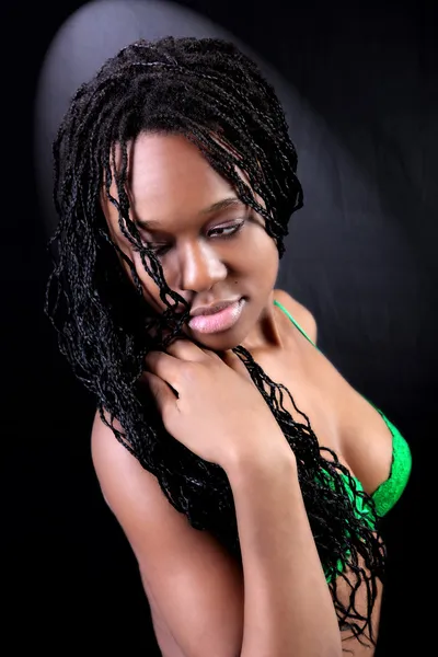 아프리카 미국 여성 녹색 브래지어 — 스톡 사진