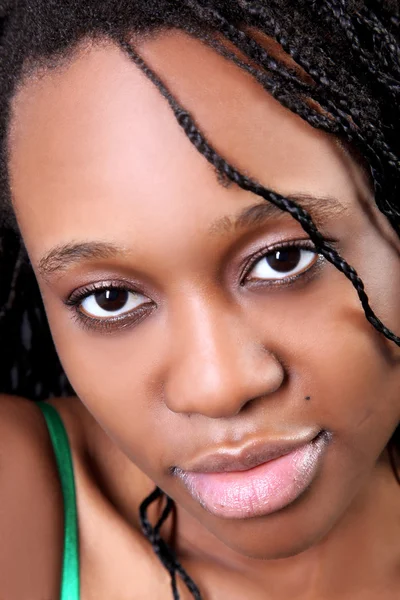 Genç afro Amerikalı kadın — Stok fotoğraf