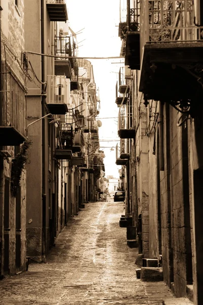 오래 된 이탈리아, 칼 타 니 세타 도시, 시칠리아 — 스톡 사진