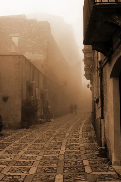 Old Italy ,Sicily, fog in Eriche city — Stock Photo, Image