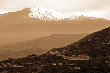 etna Dağı ve taormina şehir