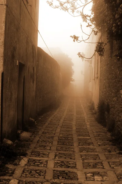 Old Italy ,Sicily, fog in Eriche — Stock Photo, Image