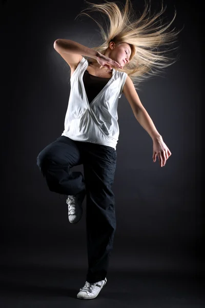 Femme danseuse moderne — Photo