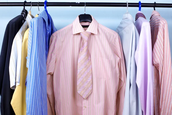 Mix kleur overhemd en stropdas — Stockfoto