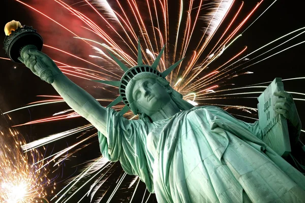Statue of Liberty and fireworks Rechtenvrije Stockfoto's