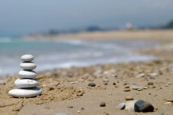 Pebble stack op de kust — Stockfoto