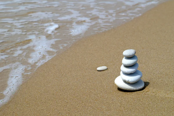Pila de guijarros en la orilla del mar —  Fotos de Stock