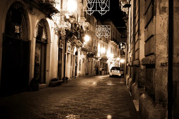 Siracusa, rua noturna da Sicília — Fotografia de Stock
