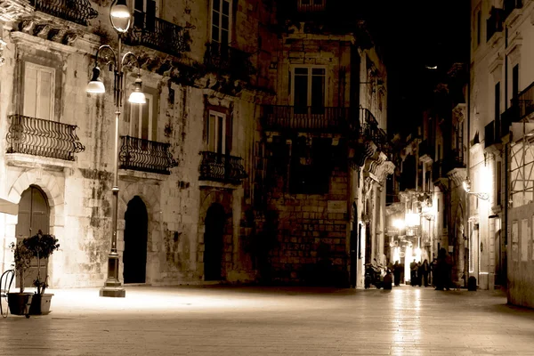 Syracuse, rue de la nuit en Sicile — Photo