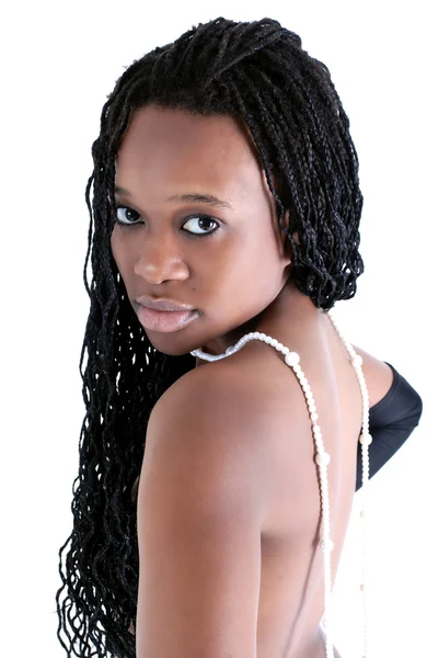 Młody afro-amerykański kobieta z perłą — Zdjęcie stockowe