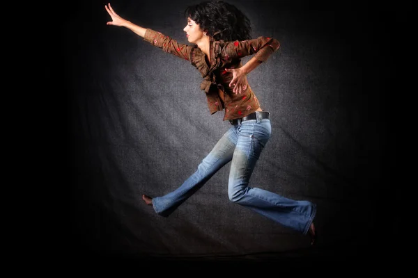 Dançarina no salto — Fotografia de Stock