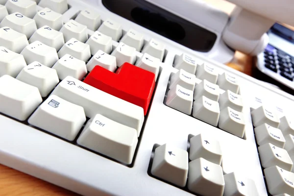Πληκτρολόγιο με κόκκινο κουμπί — Φωτογραφία Αρχείου