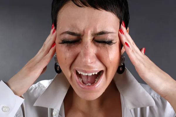 Schreiende Frau mit Tränen — Stockfoto