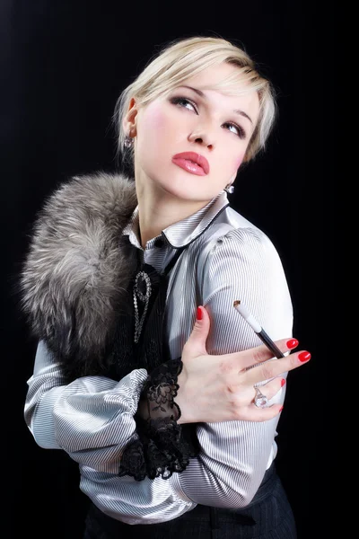 Girl with fur and cigarette — Stock Photo, Image