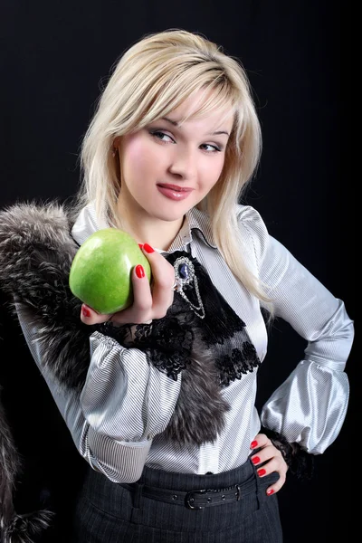 Chica con piel con manzana — Foto de Stock