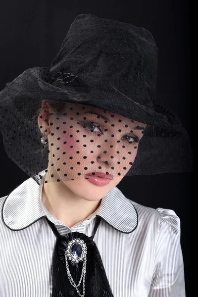 Kobieta w kapeluszu z welonem — Zdjęcie stockowe