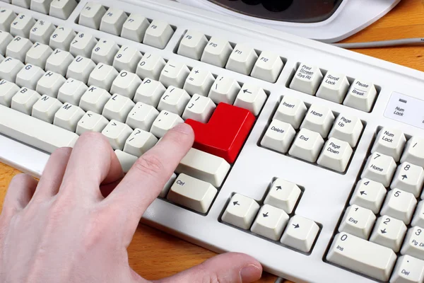 Prasy klawiatura pc rezygnować czerwony przycisk — Zdjęcie stockowe