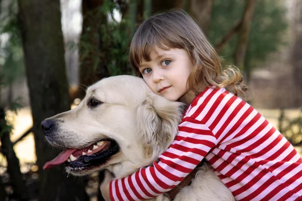 小女孩用大猎犬 — 图库照片