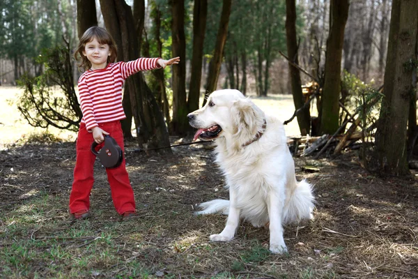 Little girl with retriever outd — Stock Photo, Image