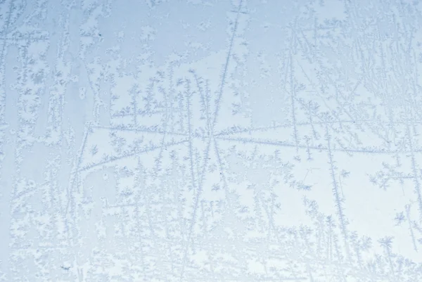 Морозная картинка на окне — стоковое фото