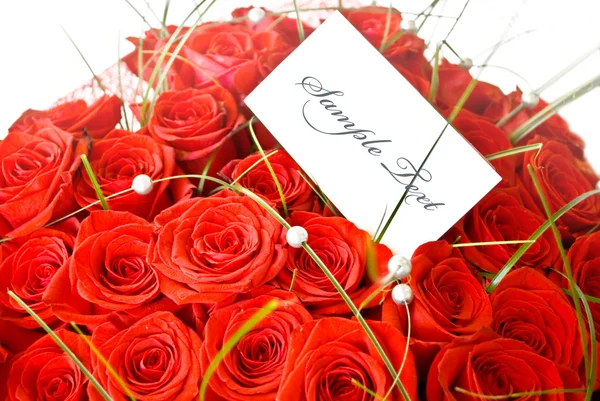 Czerwona róża i pocztowy — Zdjęcie stockowe