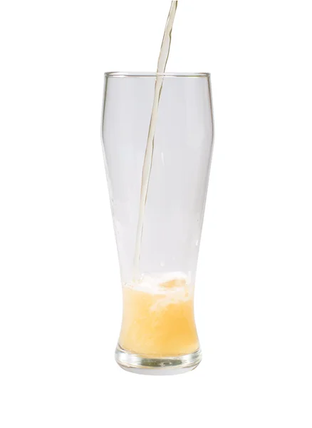 Napełnianie szklance piwa — Zdjęcie stockowe