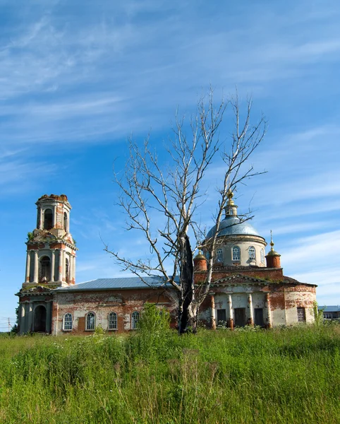 Zniszczony Kościół przedmieściach Moskwy — Zdjęcie stockowe