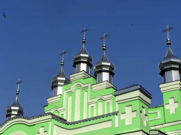 Купола церкви в небе — стоковое фото