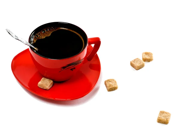 Taza roja de café y azúcar morena —  Fotos de Stock