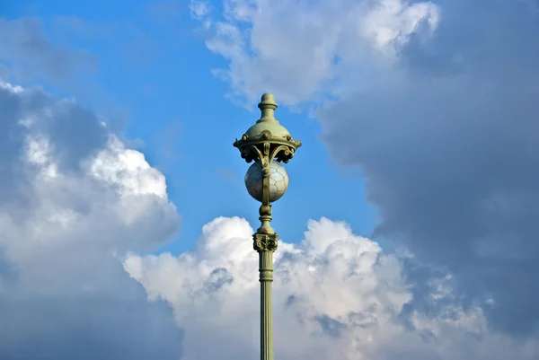 Vintage street lamp on cloud sky backgro — Stock Photo, Image