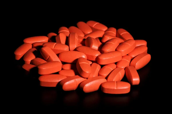 Пакет червоних таблеток — стокове фото