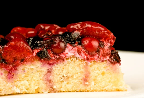 Cherry taart op witte schotel — Stockfoto