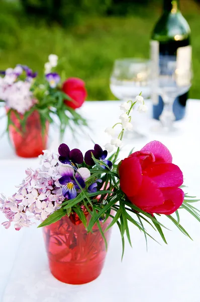 A bunch of summer flowers for picnic — Stock Photo, Image