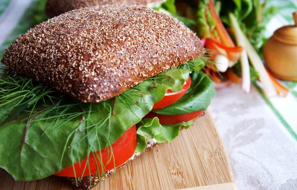 Healthy rye bread-tomato sandwich on a w — Stock Photo, Image