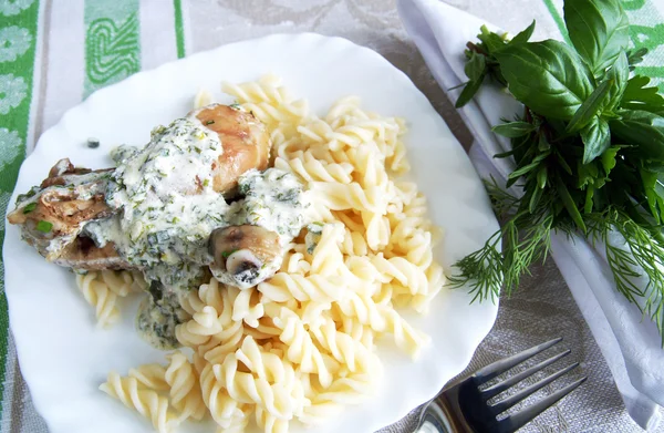 Chicken legs with pasta with herbal crea — Stock Photo, Image