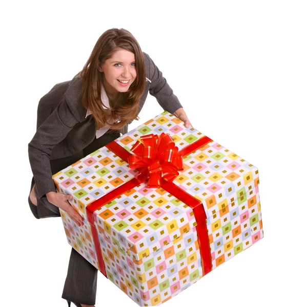 Sorria mulher de negócios com grande caixa de presente — Fotografia de Stock