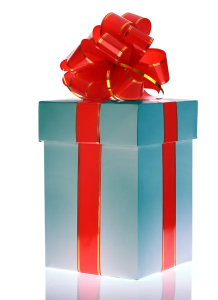 Caja de regalo y lazo rojo . —  Fotos de Stock