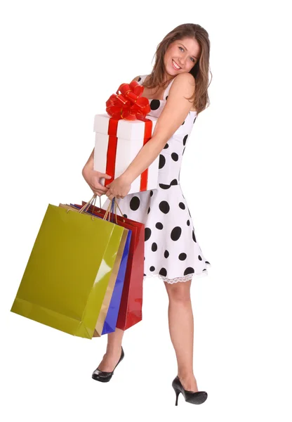 Junges Mädchen mit Geschenktüte und Geschenkbox. — Stockfoto